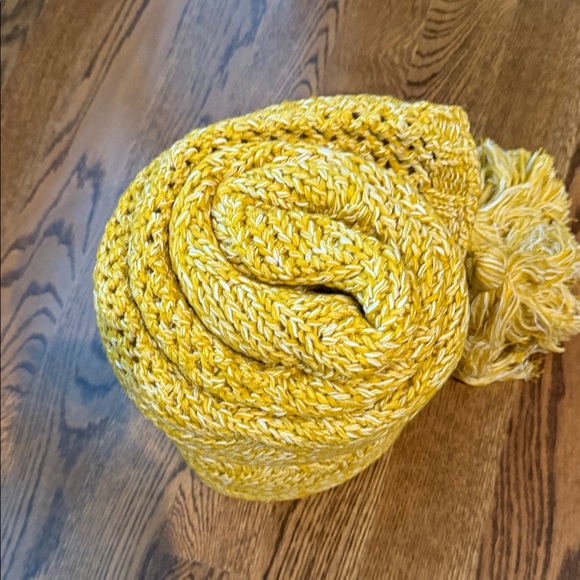 Opalhouse Mustard Yellow Chunky Crochet Throw with Tassels - Picture 4 of 6